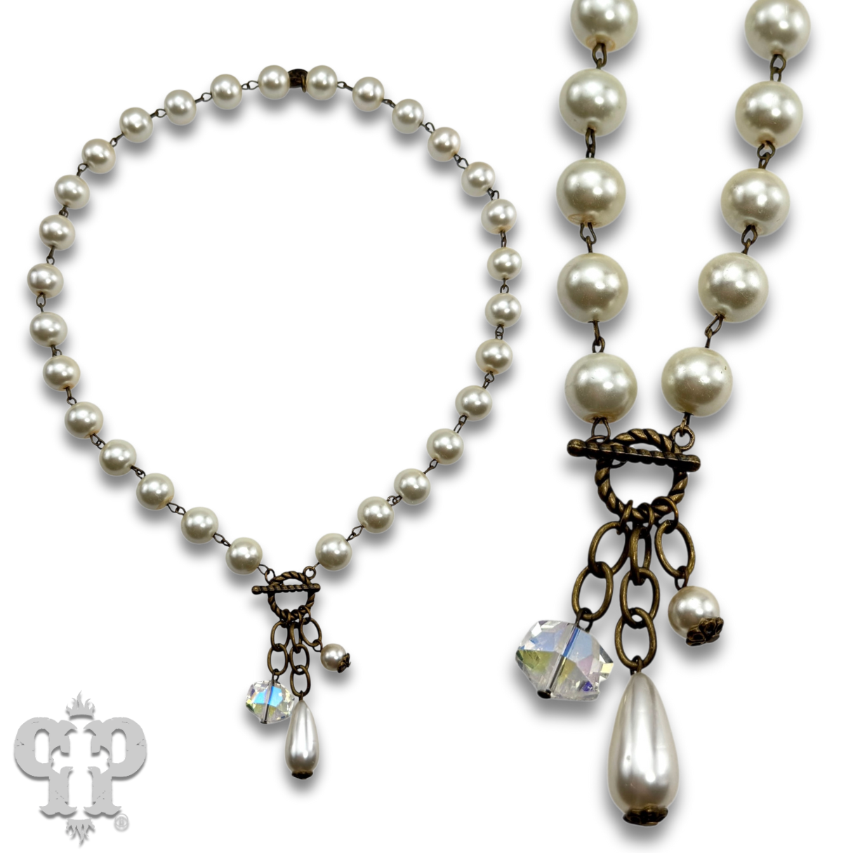 Linked glass pearl necklace with bead charms: White