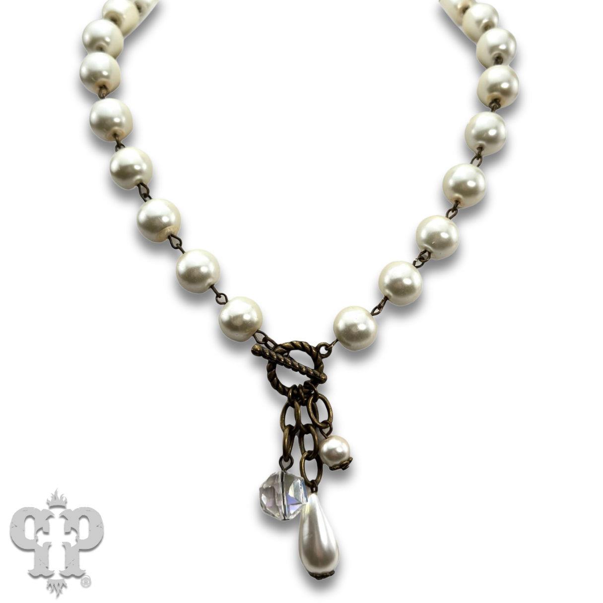 Linked glass pearl necklace with bead charms: White