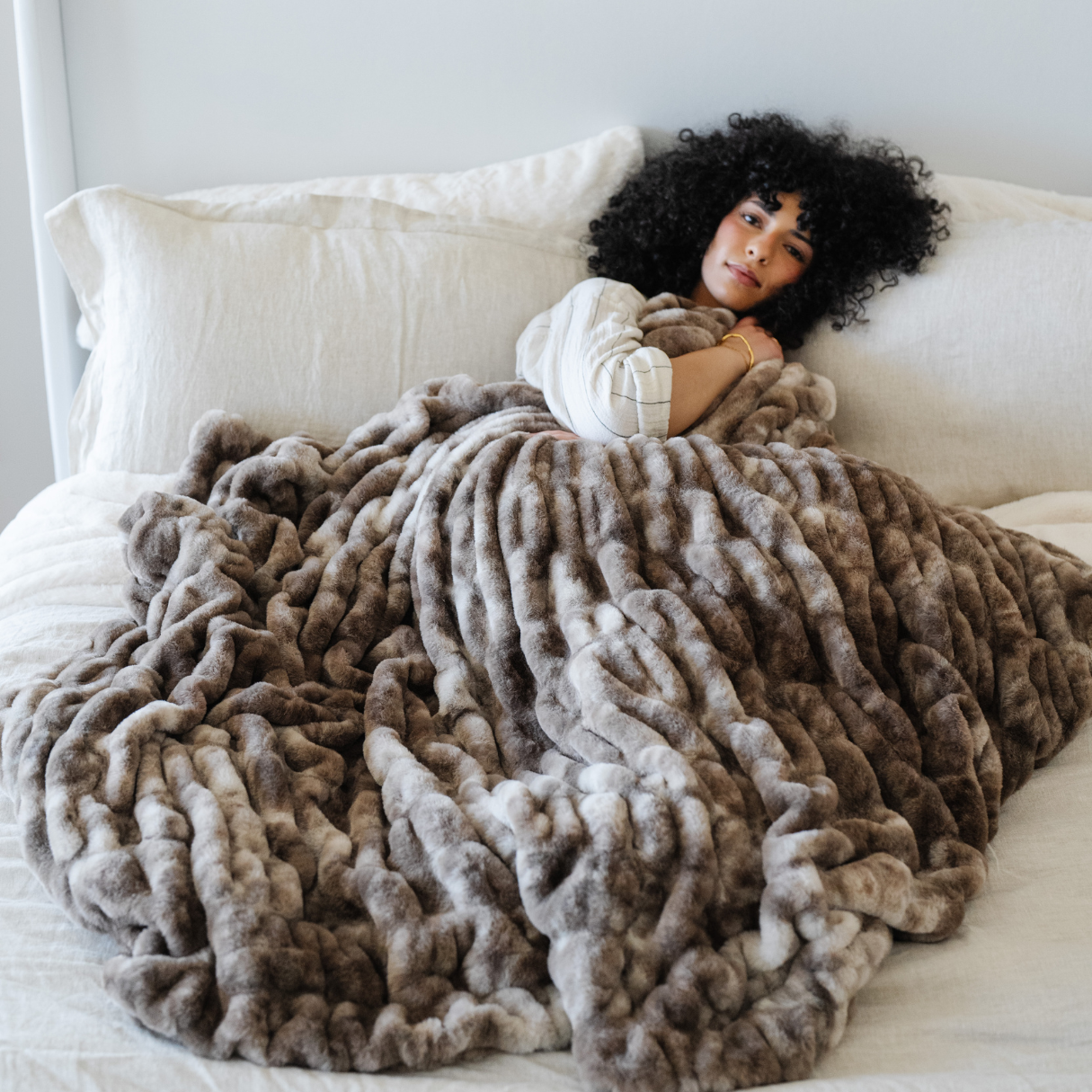 DOUBLE RUCHED FAUX FUR XL THROW BLANKET: Chocolate Blend