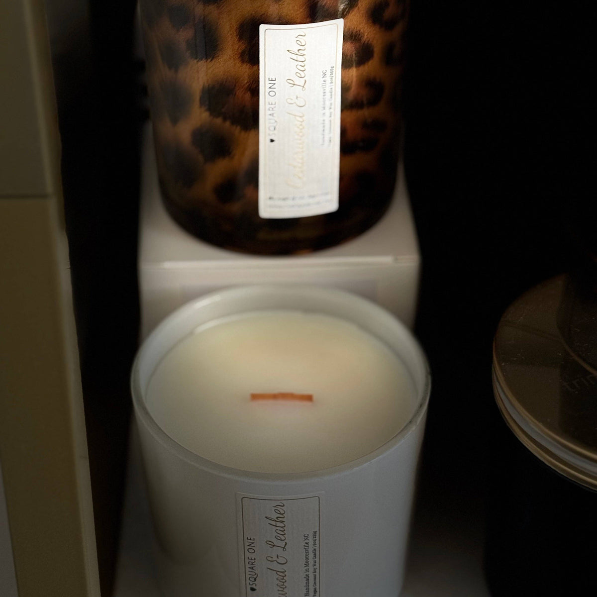 Cedarwood & Leather Candle – Warm Woods Scent