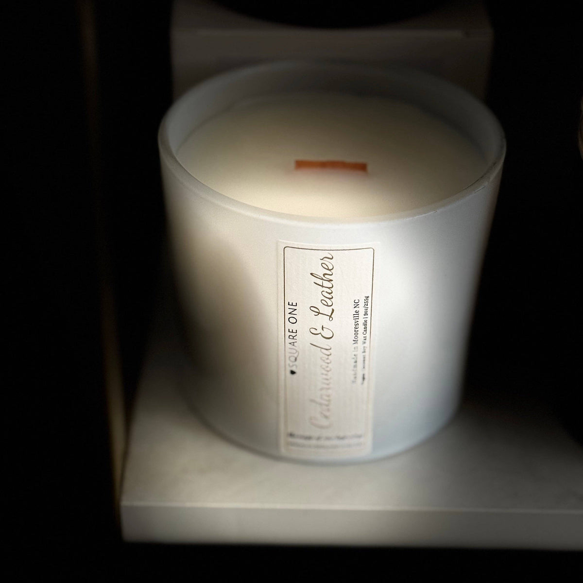 Cedarwood & Leather Candle – Warm Woods Scent