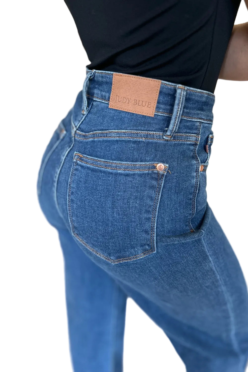 90663180-88a1-4de7-8d93-56443bdb71d6-Max